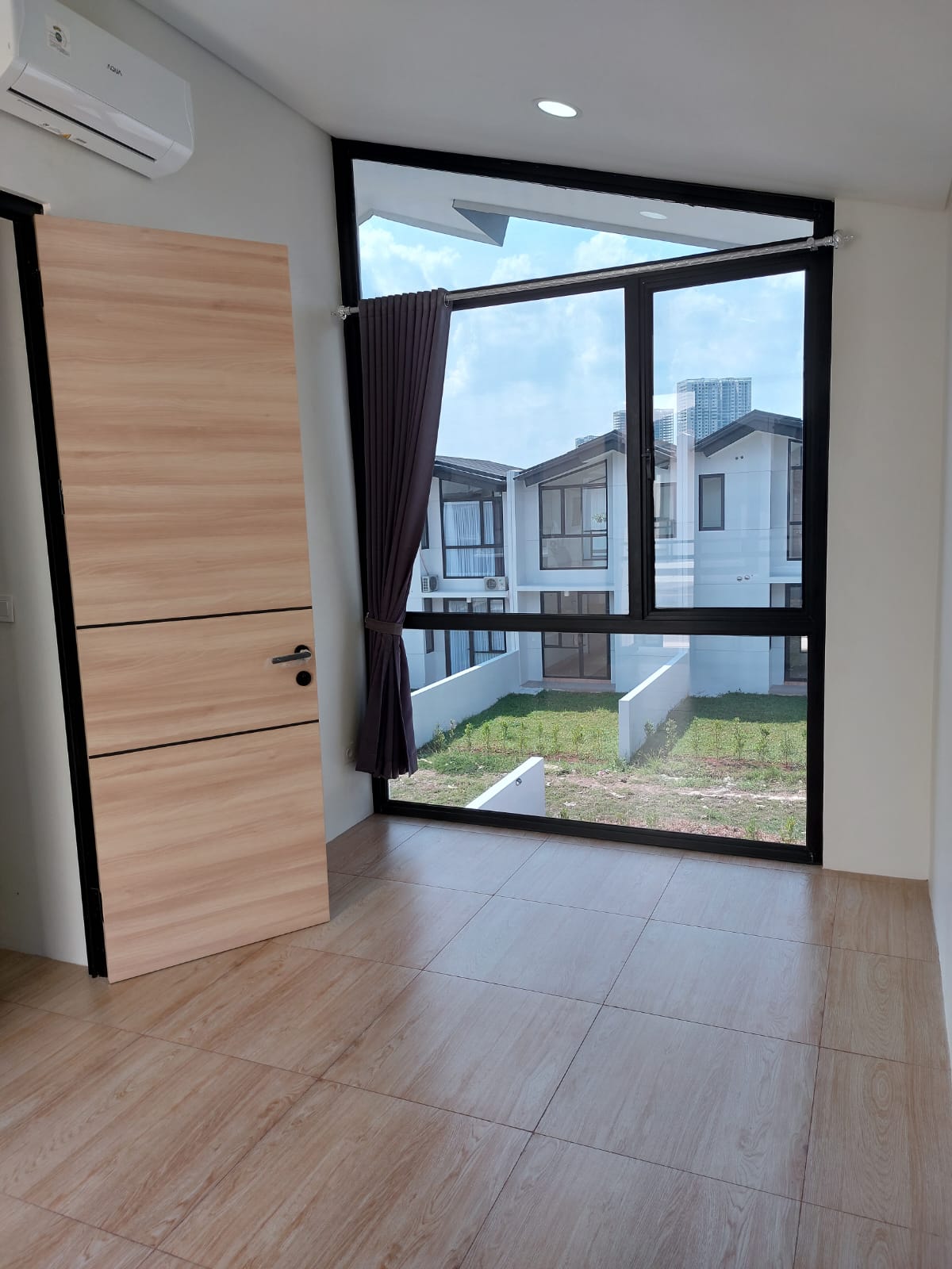 Rumah Disewakan di Cluster Uptown Lippo Cikarang